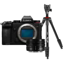 panasonic-lumix-s5d-18-40mm-joby-action-tri.webp