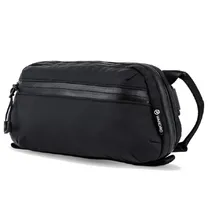 wandrd-tech-bag-medium-black.jpg
