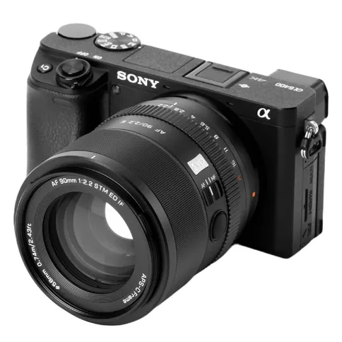 7_Viltrox_AF_90mm_f2.2.jpg