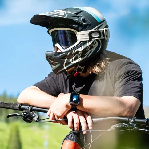 Insta360-GPS-Preview-Remote-with-Built-In-Mic_9.jpg