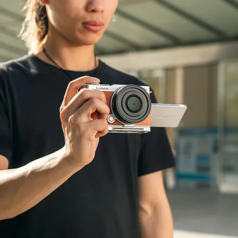 SmallRig-5052-L-Shape-Handle-for-Panasonic-LUMIX-S9-Orange-Limited-Edition_6.jpg