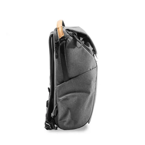 Peak-Design-Everyday-backpack-20L-V3-charcoal_3.jpg