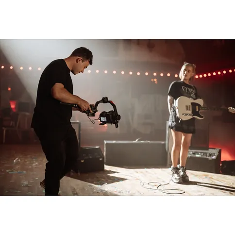 canon-r5ii-lifestyle_5.jpg