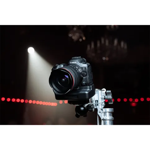 canon-r5ii-lifestyle_3.jpg