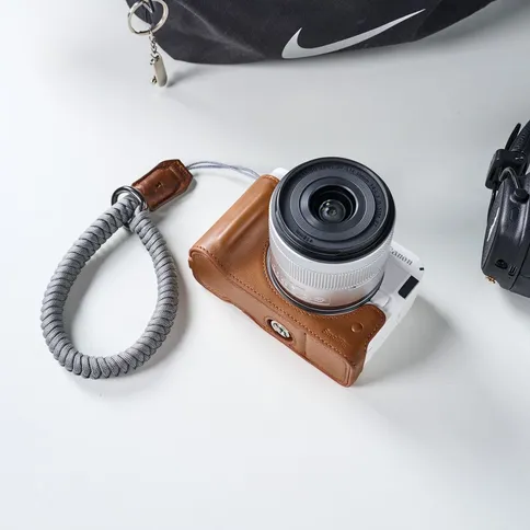 SmallRig-5432-Leather-Half-Case-Kit-for-Canon-EOS-R50-V-Brown_3.jpg