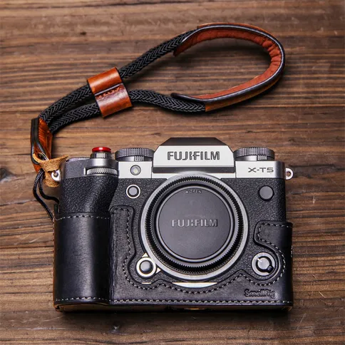 SmallRig-Half-Case-Wrist-Strap-Kit-for-FUJIFILM-X-T5-3927-4.jpg