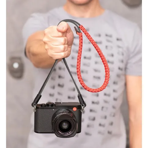 Leica-18897-Paracord-riem-gemaakt-door-COOPH-zwart-rood-100cm_5.jpg