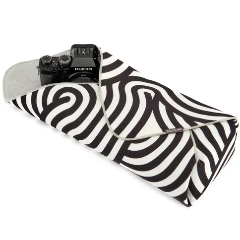 3-Legged-Thing-WRAPZ-Self-adhesive-Reusable-Cloth-Swirl-Retro-4.jpg