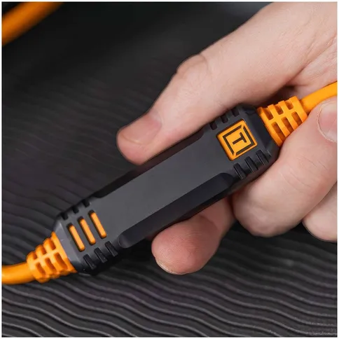 Tether-Tools-TetherPro-Optima-10G-USB-C-4-6m-straight-to-right-black_2.jpg