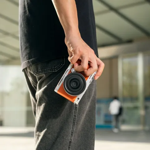 SmallRig-5052-L-Shape-Handle-for-Panasonic-LUMIX-S9-Orange-Limited-Edition_5.jpg