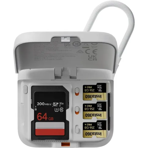 Insta360-2-in-1-Card-Reader-Case_5.jpg