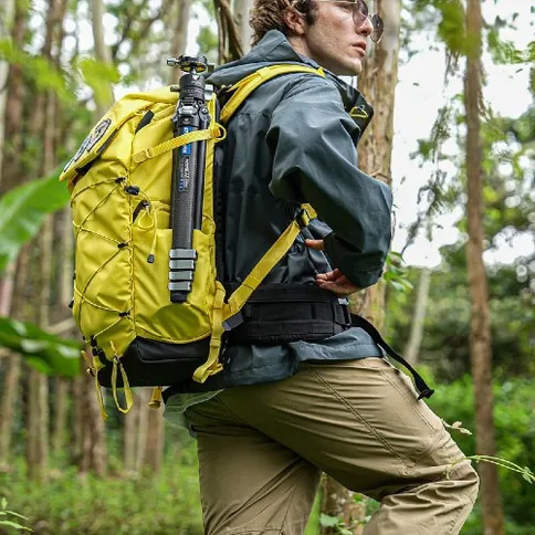 5_leofoto_backup_backpack_35L_Yellow-avecmediumdivider.jpg