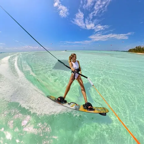 Insta360-X5-Water-Sports-Rope-Mount_6.jpg
