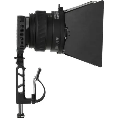 Amaran-Mini-Fresnel-incl-Barn-Door-for-Ray-60c-120c_8.JPG