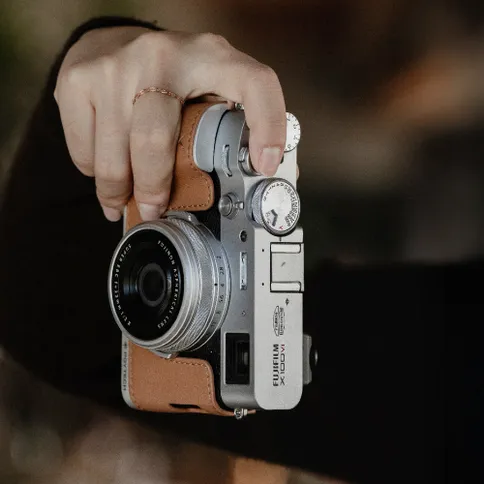 Fujifilm_X100VI_Brown_Case_6.jpg