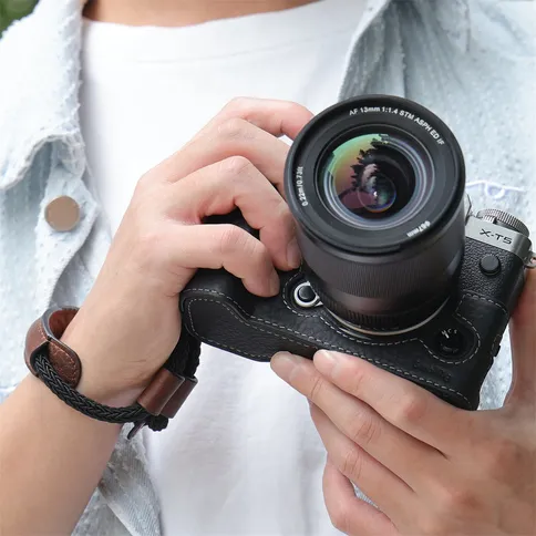 SmallRig-Half-Case-Wrist-Strap-Kit-for-FUJIFILM-X-T5-3927-5.jpg