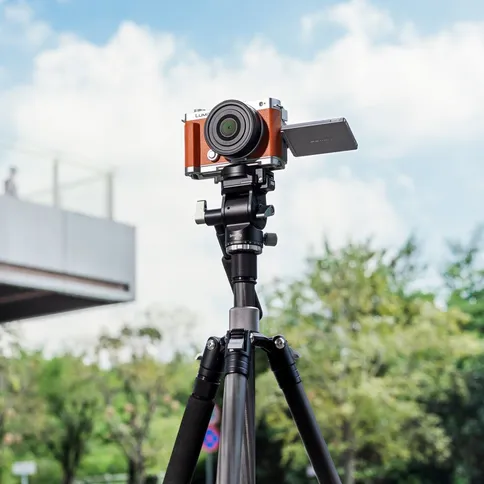 SmallRig-5052-L-Shape-Handle-for-Panasonic-LUMIX-S9-Orange-Limited-Edition_7.jpg
