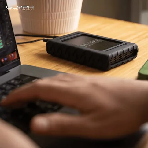 Glyph-Blackbox-Plus-SSD-U-2-7-6-TB-PRO-USB-C-3-2-Gen2-External-Power_7.jpg