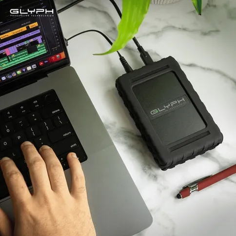 Glyph-Blackbox-Plus-SSD-U-2-7-6-TB-PRO-USB-C-3-2-Gen2-External-Power_6.jpg