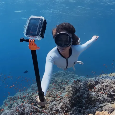 Insta360-Underwater-Selfie-Stick-with-Remote_9.jpg
