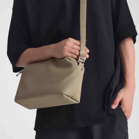 Urth-Dolomite-Camera-Sling-beige-6.jpg