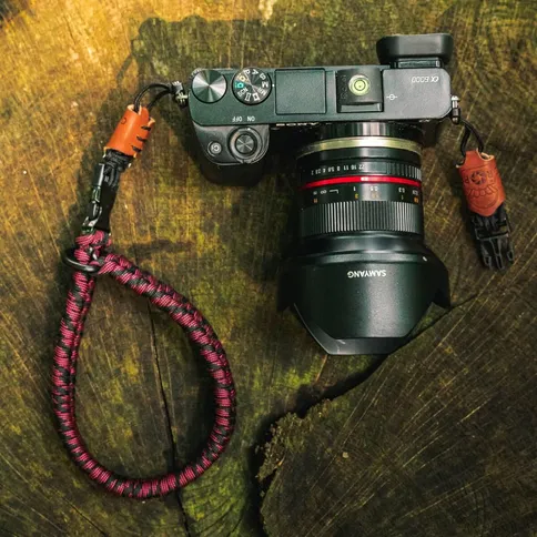 C-Rope-Claw-Camera-wrist-strap-Red-Dots-30cm-Paracord_2.jpg