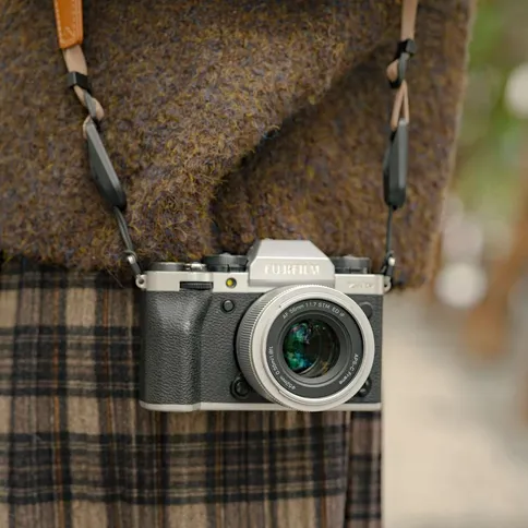 viltrox-56mm-f1.7-silver5(1).jpg