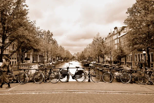 Sepia foto Amsterdam.webp