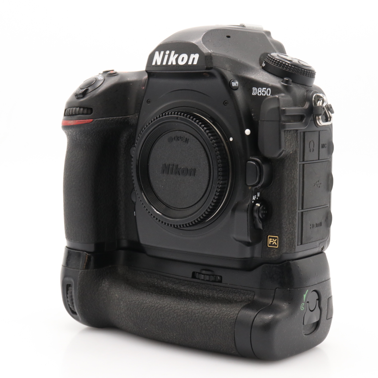 Nikon D850 body + MB-D18...