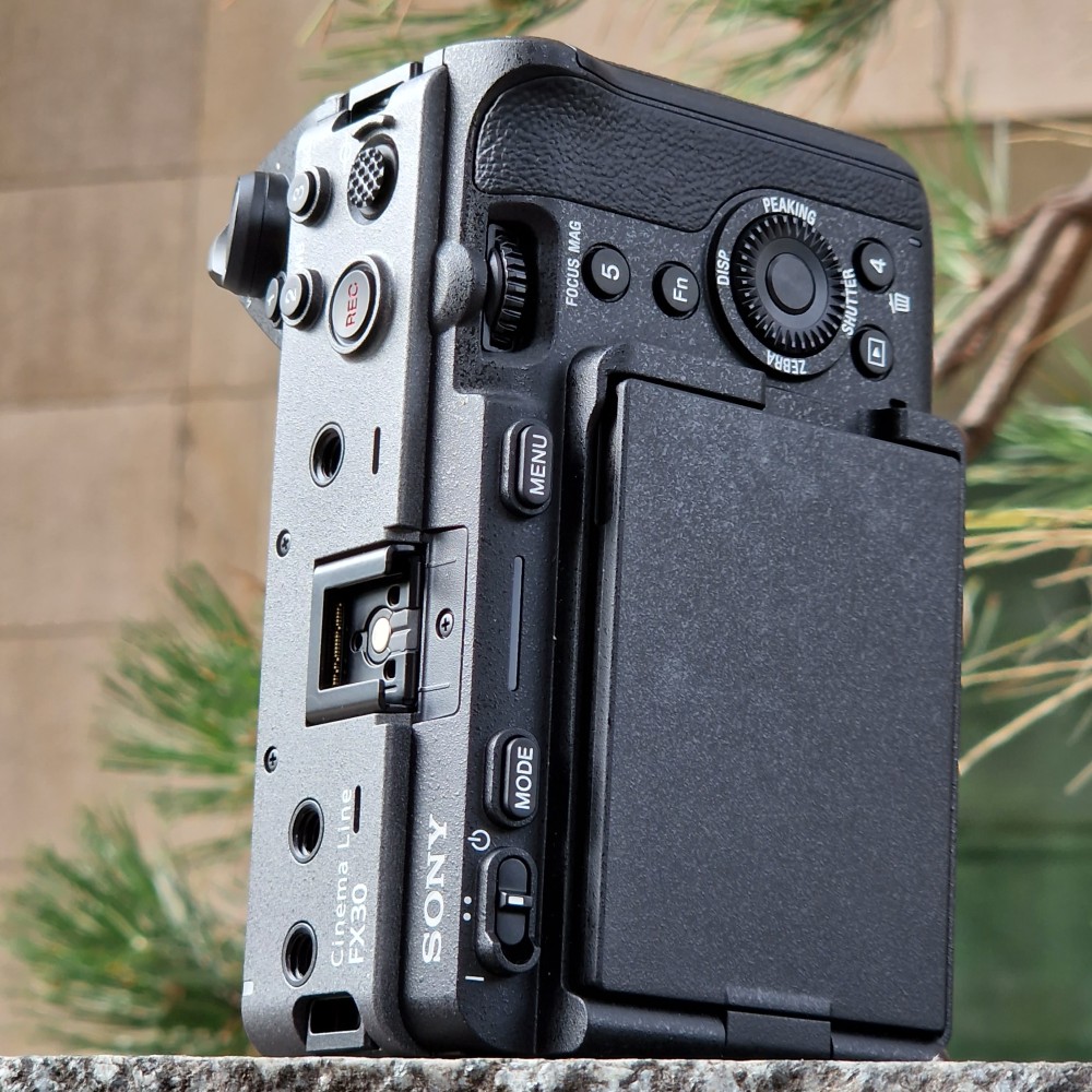 Sony FX30 + 24-105mm F/4.0 - Kamera Express